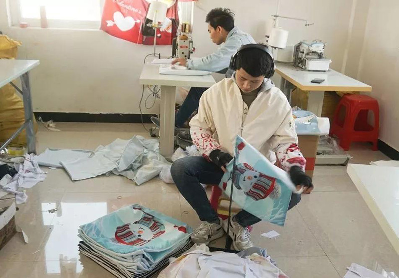 向老外出口圣誕用品，浙江義烏商人年銷數千萬