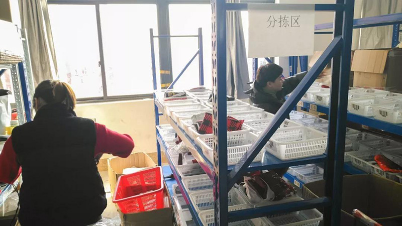 向老外出口圣誕用品，浙江義烏商人年銷數千萬